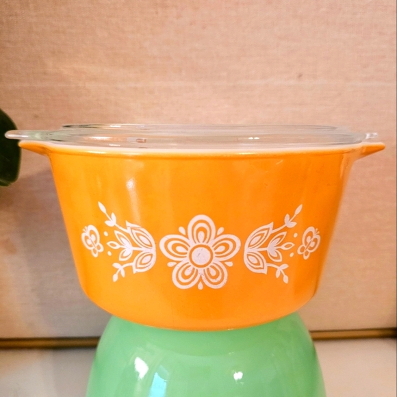 Pyrex Butterfly Gold 473 1-quart casserole dish with a lid - Picture 1 of 7